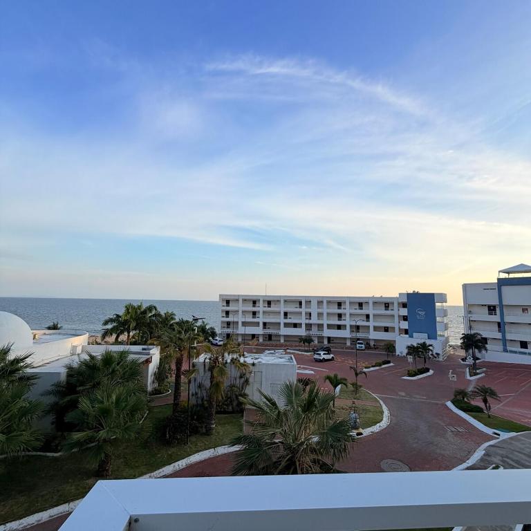 Lujoso Dpto Playa Priv, parqueo, piscina, jacuzzi, seguridad - Apartment - 77