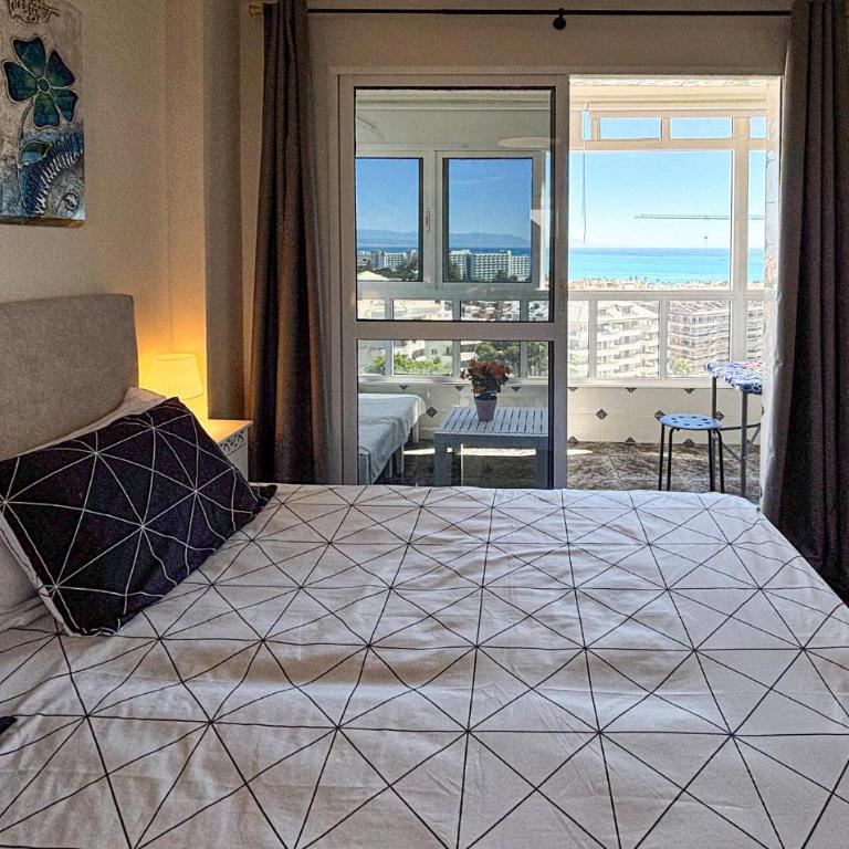 Amazing Apartment In Benalmádena With Wifi - Apartamento de 2 dormitorios con vistas al océano - 10