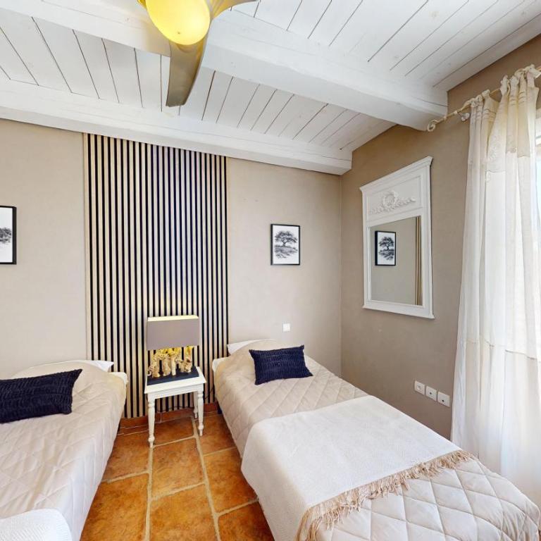 Mas des Capitelles Nîmes, avec piscine - Three-Bedroom Villa - 16