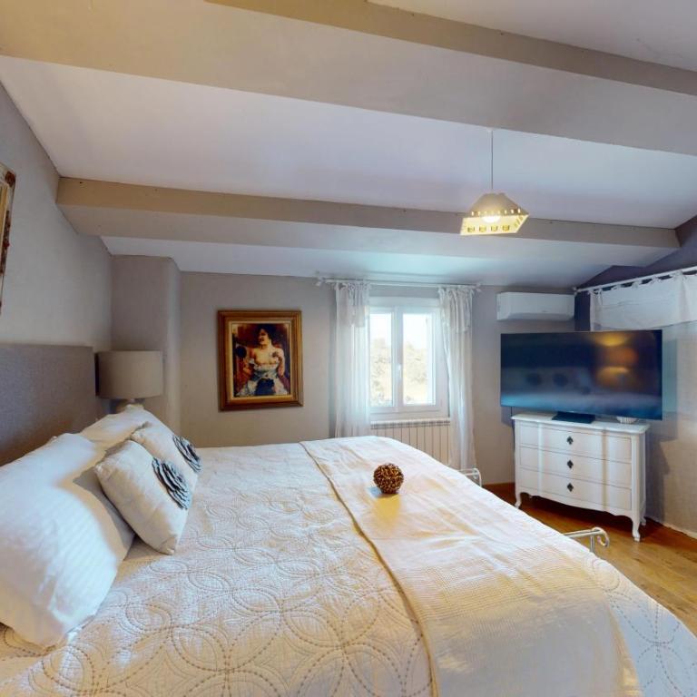 Mas des Capitelles Nîmes, avec piscine - Three-Bedroom Villa - 14
