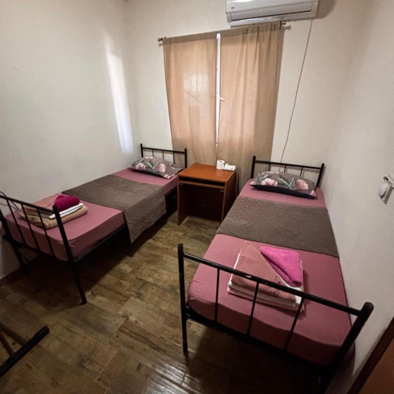 Hostel Anton - Dvokrevetna Soba sa Zasebnim Krevetima i Zajedničkim Kupatilom - 10