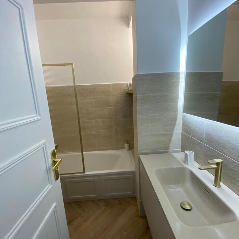 Studio climatisé 3 minutes mer, parking, central, terrasse, cosy - Apartamento de 1 dormitorio - 6