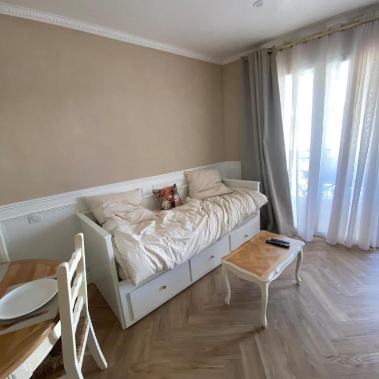 Studio climatisé 3 minutes mer, parking, central, terrasse, cosy - Apartamento de 1 dormitorio - 12