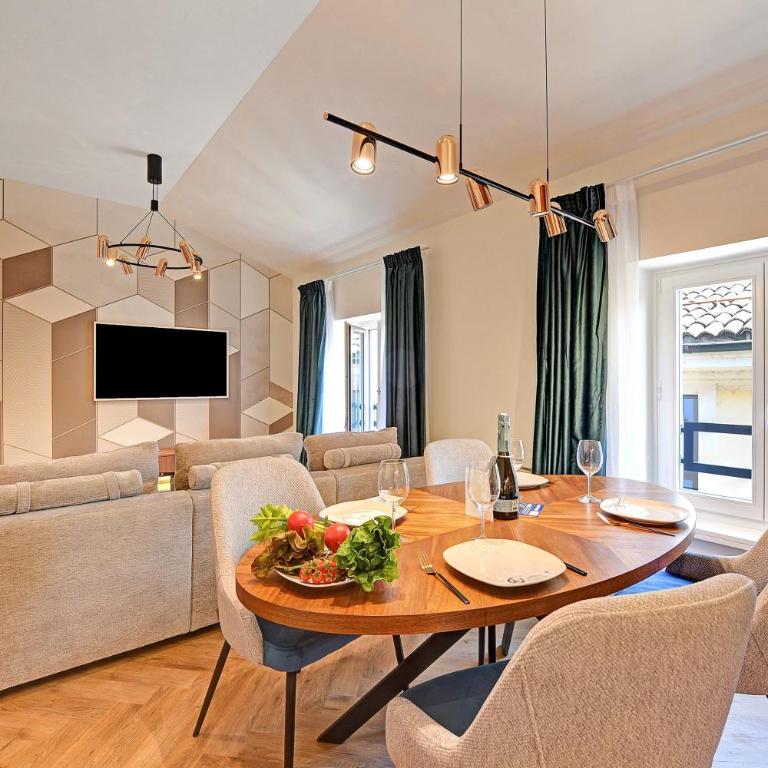 Central Suites - Deluxe Apartment mit 2 Schlafzimmern - 55