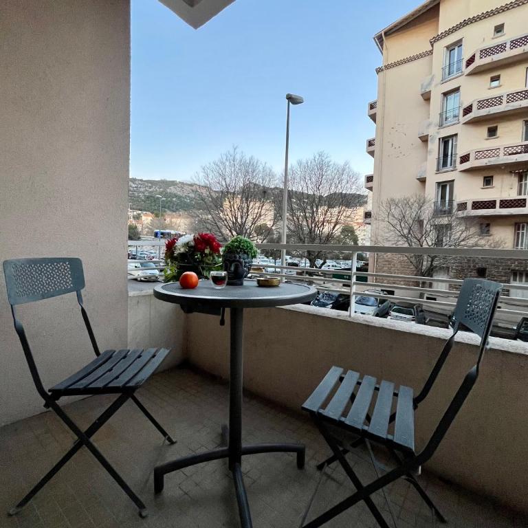 T3 terrasse 3 min de la gare et 5min zenith Toulon - Apartment mit 2 Schlafzimmern - 4