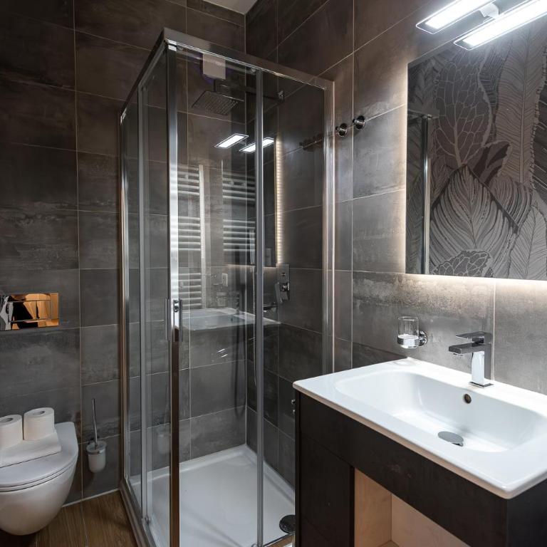 Boutique Suites - Two-Bedroom Deluxe Apartment - 13