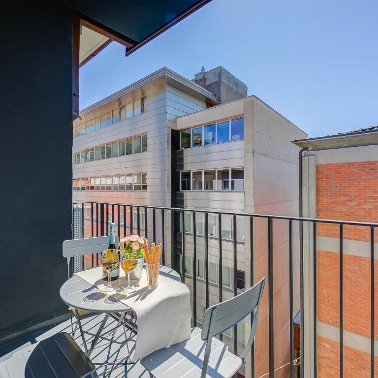 Boutique Suites - Two-Bedroom Deluxe Apartment - 14