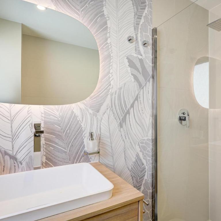 Boutique Suites - Two-Bedroom Apartment - 7