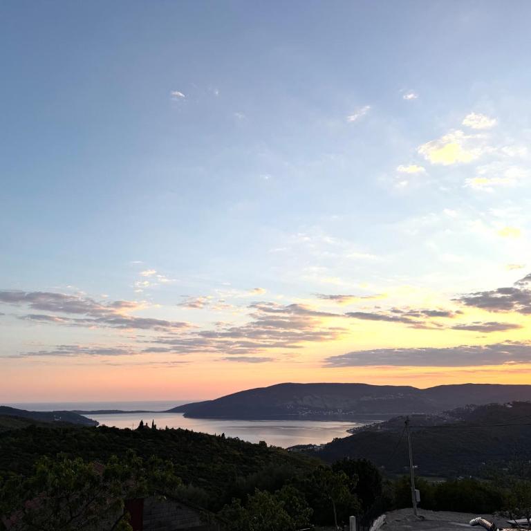 Sunset Stone Retreat - Three-Bedroom Villa - 8