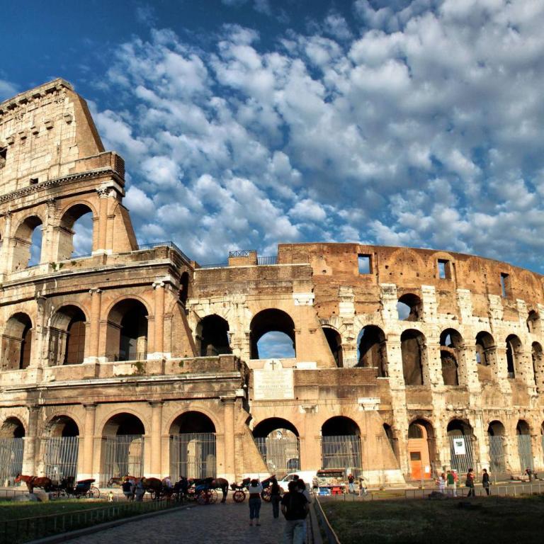 THE SUITEST CHARME Boutique Holiday Apartment Zona Colosseo - Appartamento Premium con 3 Camere da Letto - 40