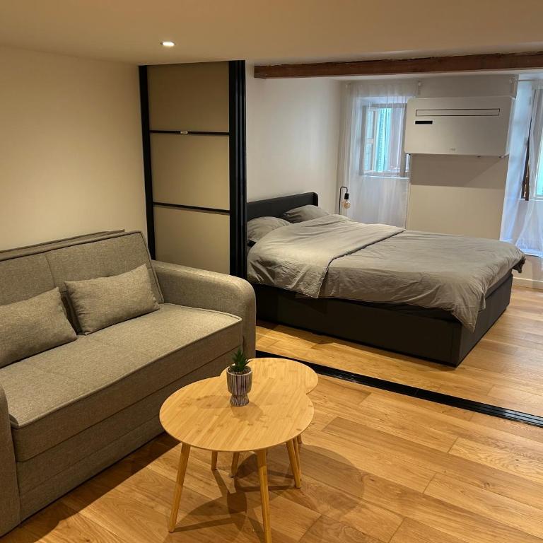 Historical Rue Longue - Appartement en Duplex - 64