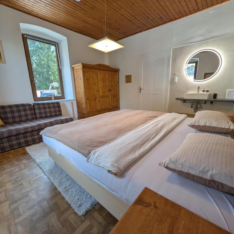 City Center Rooms - Doppelzimmer mit Bergblick - 2