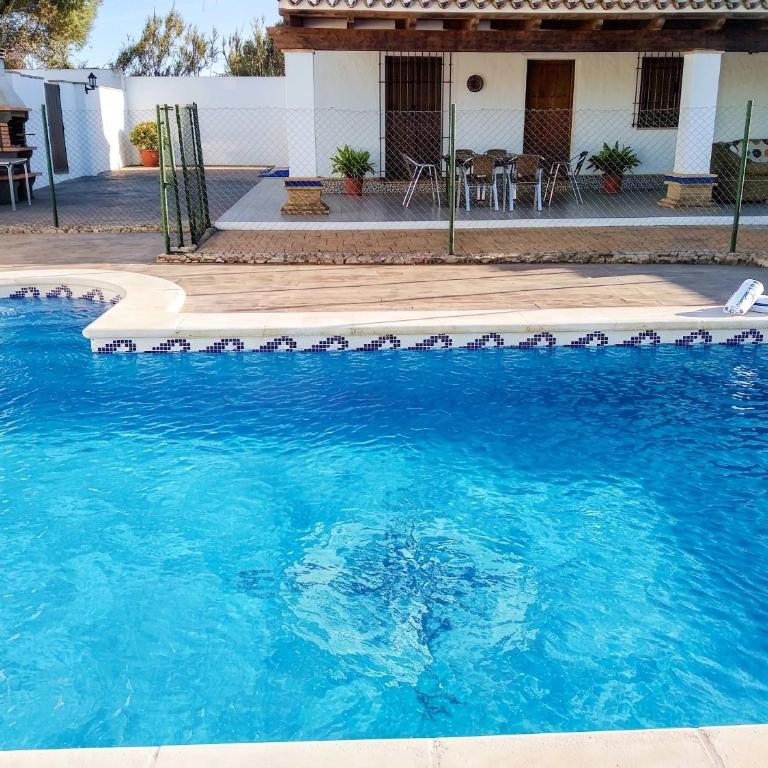 Chalet Piscina Privada vallada cerca del pueblo solo se permite familias y parejas - Casa - 2