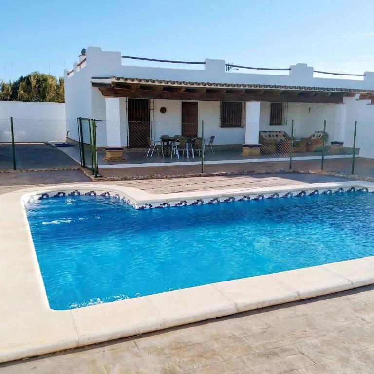 Chalet Piscina Privada vallada cerca del pueblo solo se permite familias y parejas - Casa - 1