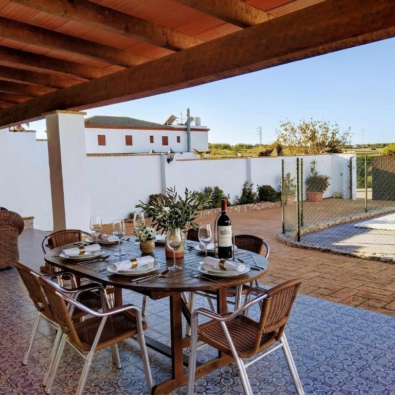 Chalet Piscina Privada vallada cerca del pueblo solo se permite familias y parejas - Casa - 3