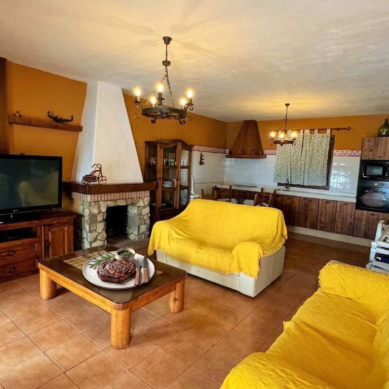 Chalet Piscina Privada vallada cerca del pueblo solo se permite familias y parejas - Casa - 6
