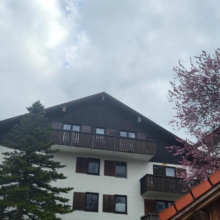 FeWo Alpenveilchen im Oberallgäu mit Pool, Sauna und tollem Ausblick vom großen Balkon - Apartment mit 1 Schlafzimmer - 2