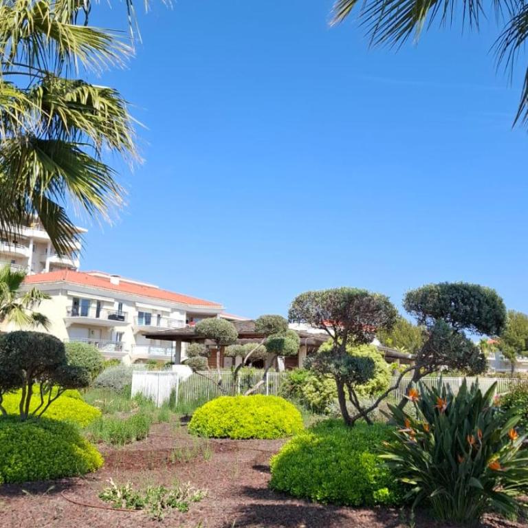 Bel appartement en bord de mer avec piscine lagon et jardin, en résidence sécurisée - Appartement 2 Chambres - 53