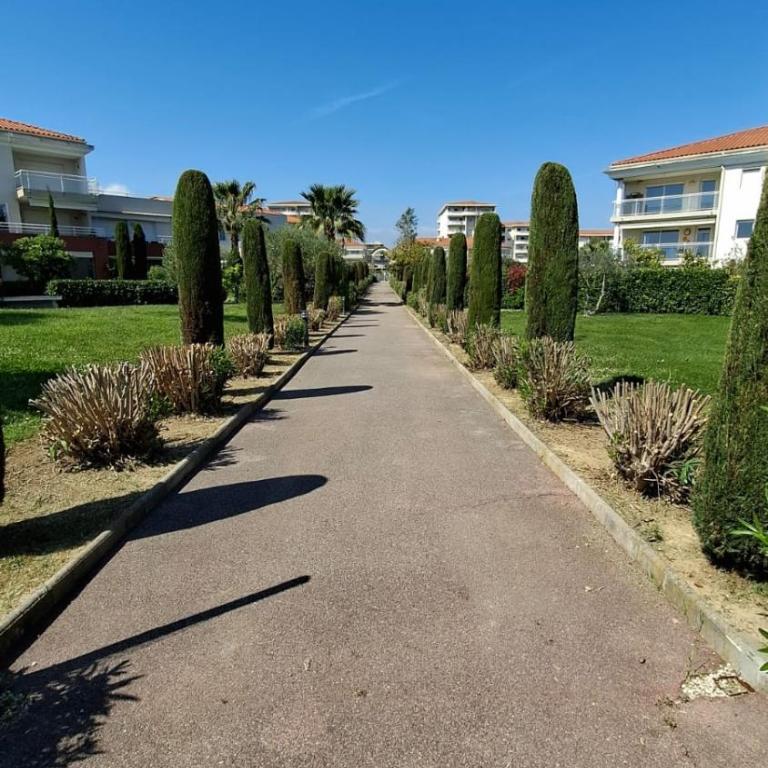 Bel appartement en bord de mer avec piscine lagon et jardin, en résidence sécurisée - Appartement 2 Chambres - 48