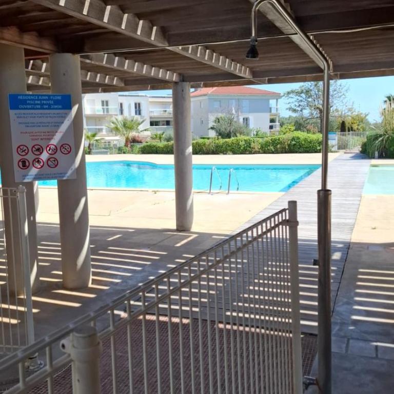 Bel appartement en bord de mer avec piscine lagon et jardin, en résidence sécurisée - Appartement 2 Chambres - 49