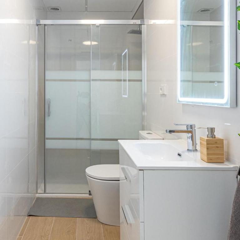Casa moderna 3 hab, terraza privada - Three-Bedroom House - 12