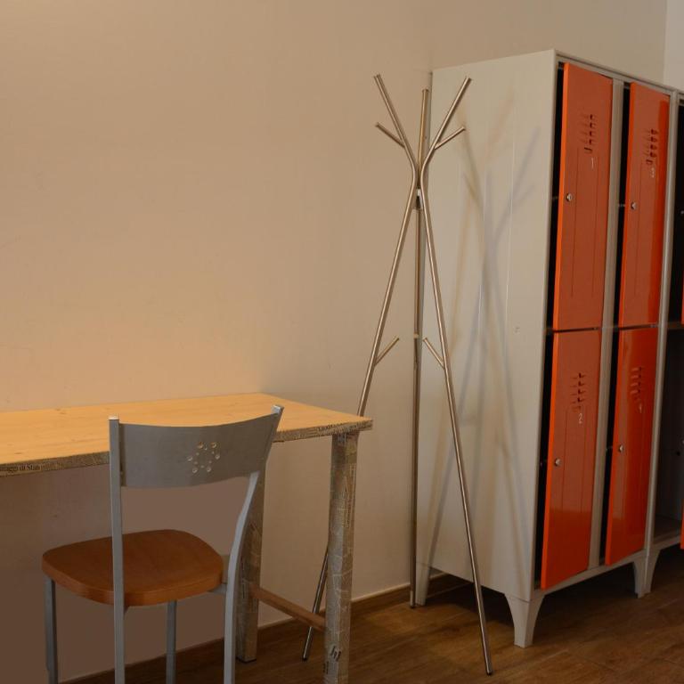 The Rock Hostel - Posto Letto in Dormitorio Maschile per 8 Persone - 3
