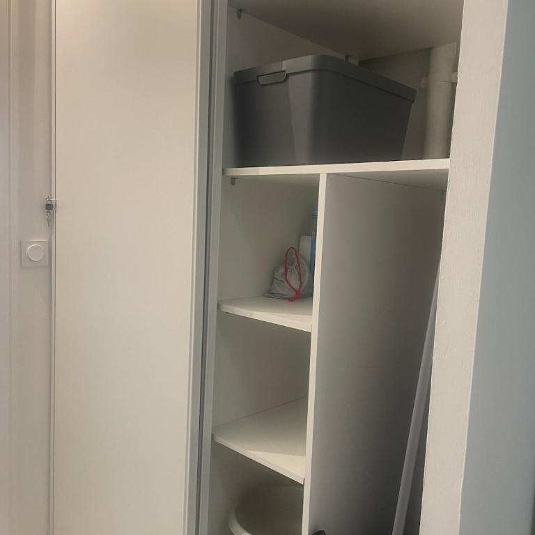 Studio climatisé 4 personnes, parking, RDC terrasse, plage à pied 10mn - One-Bedroom Family Apartment - 15