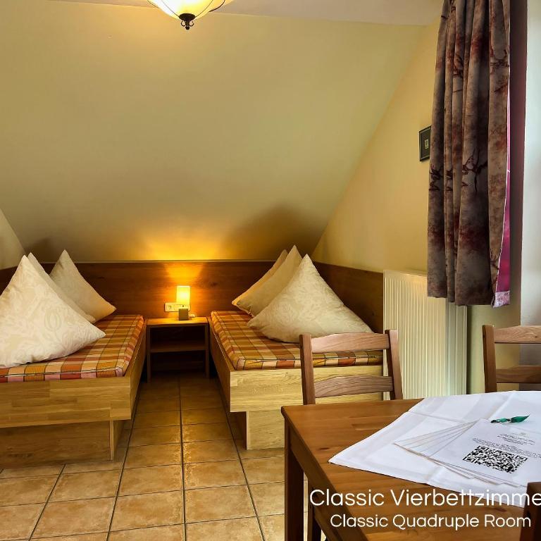 Landhotel Guglhupf - Classic Vierbettzimmer - 4