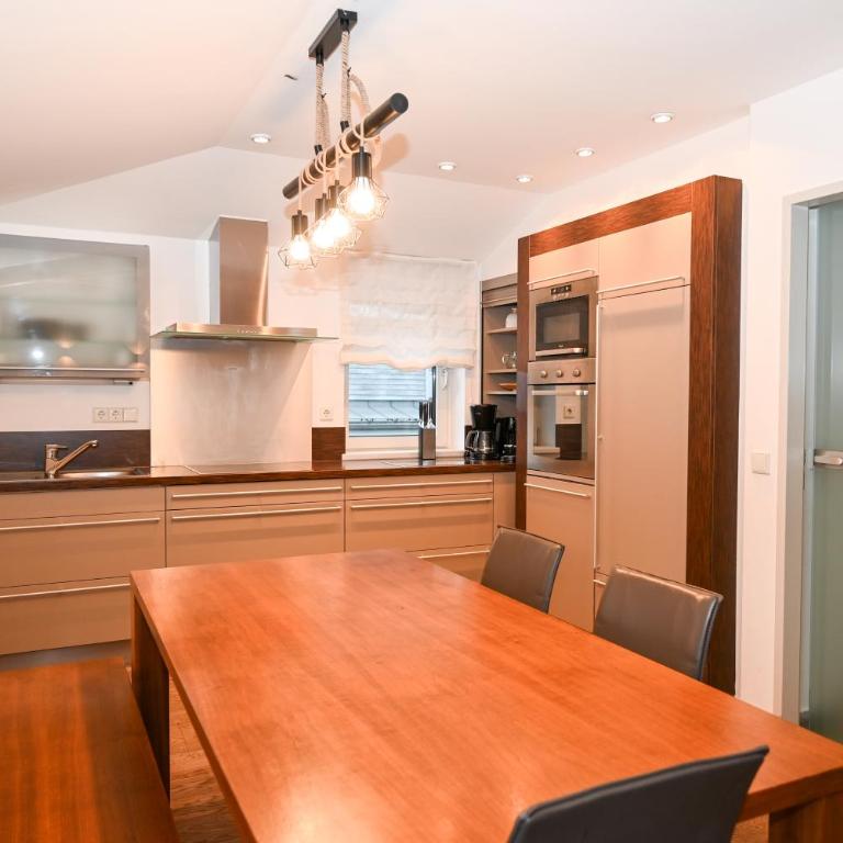 Penthouse Glacier View 10 5 incl SUMMER CARD by All in One Apartments - Apartment mit 3 Schlafzimmern und Balkon - 9