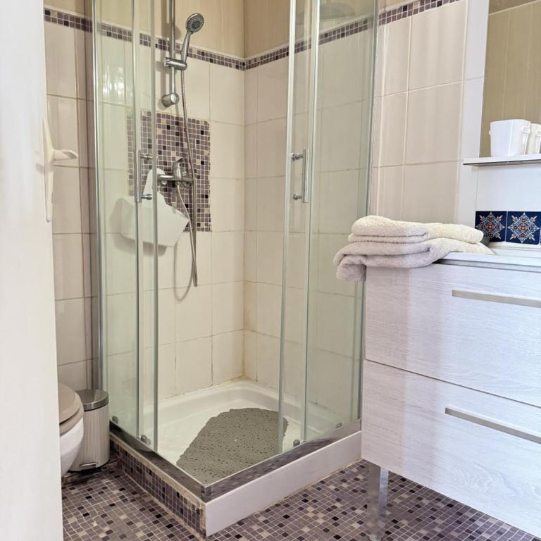 Appt en rez de jardin dans villa parking privé et Patio terrasse - Appartement 1 Chambre - 9