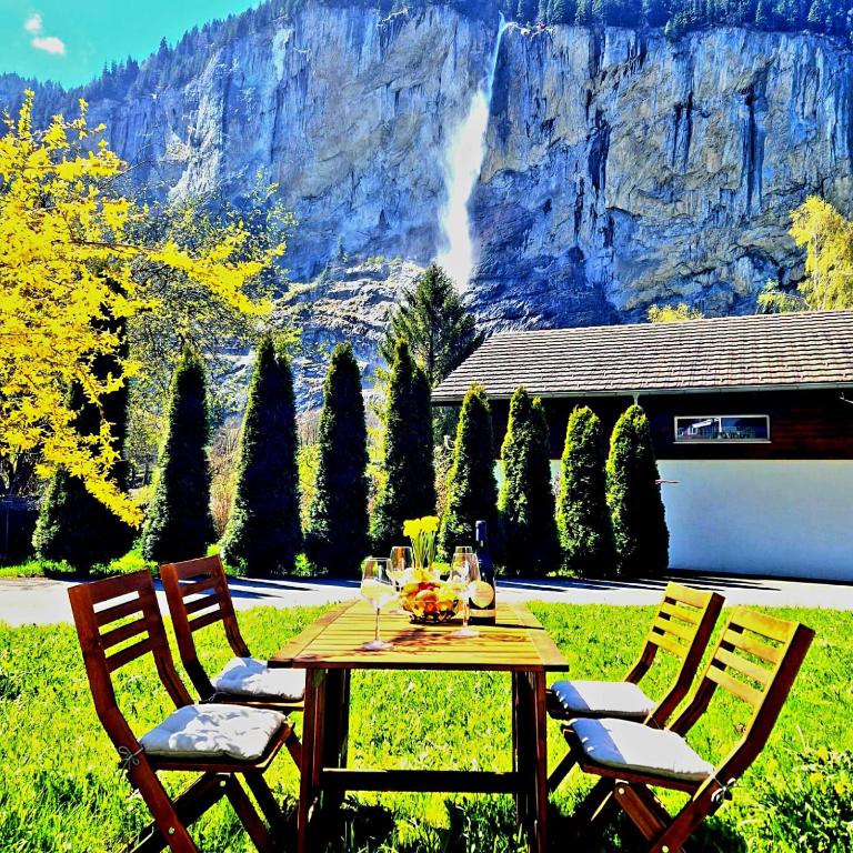Chalet Bellevue Beautiful Waterfall view private Garden & free parking - Apartment mit 1 Schlafzimmer - 1