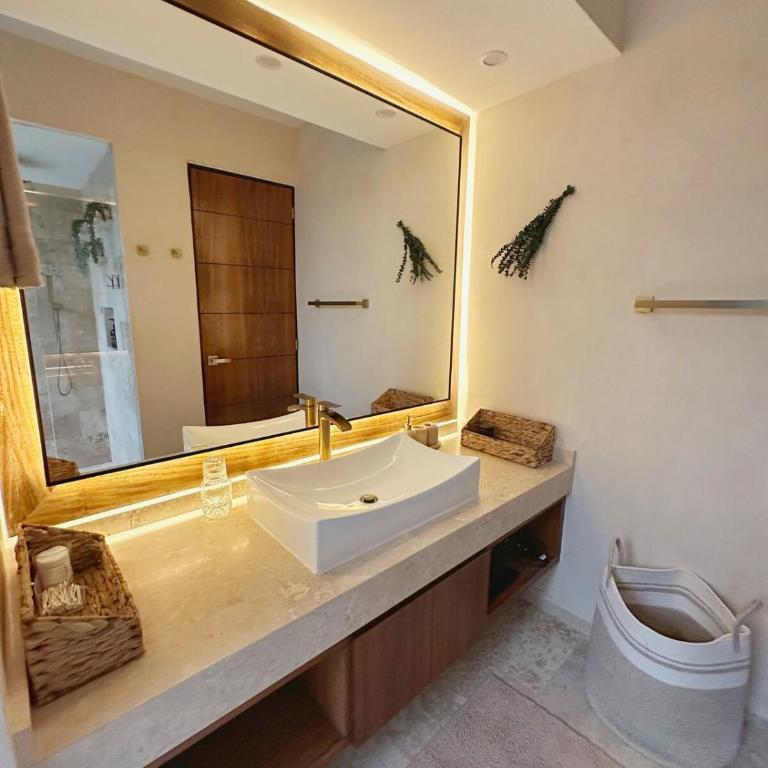 NEW Jungle Retreat 1BR2BA Garden Private Pool - One-Bedroom Apartment - 8