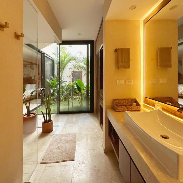 NEW Jungle Retreat 1BR2BA Garden Private Pool - One-Bedroom Apartment - 12