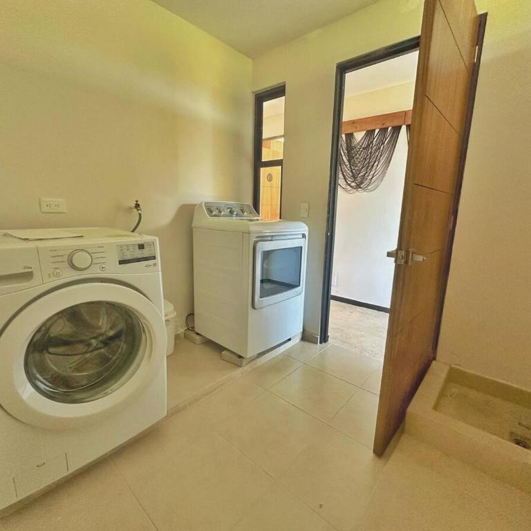 NEW Jungle Retreat 1BR2BA Garden Private Pool - One-Bedroom Apartment - 31