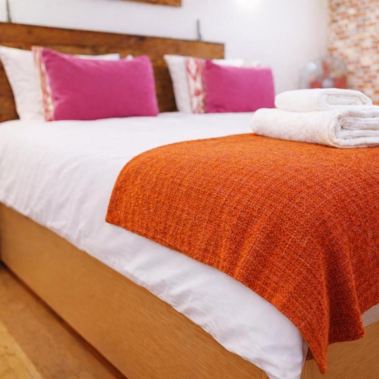 Montmartre Rue des Martyrs Loft with AC, 4-7 PEO - Appartement 3 Chambres - 3