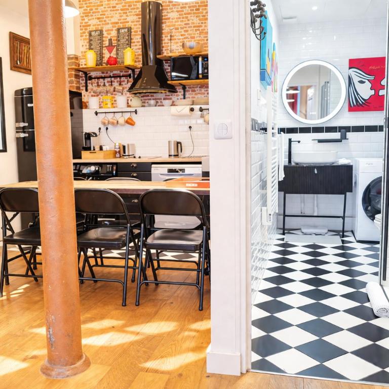 Montmartre Rue des Martyrs Loft with AC, 4-7 PEO - Appartement 3 Chambres - 45