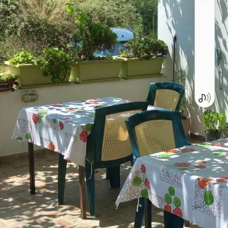 Guest House Ugljevarevic - Trokrevetna Soba sa Sopstvenim Kupatilom - 14