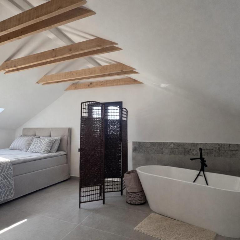 Sunset Stone Retreat - Three-Bedroom Villa - 17