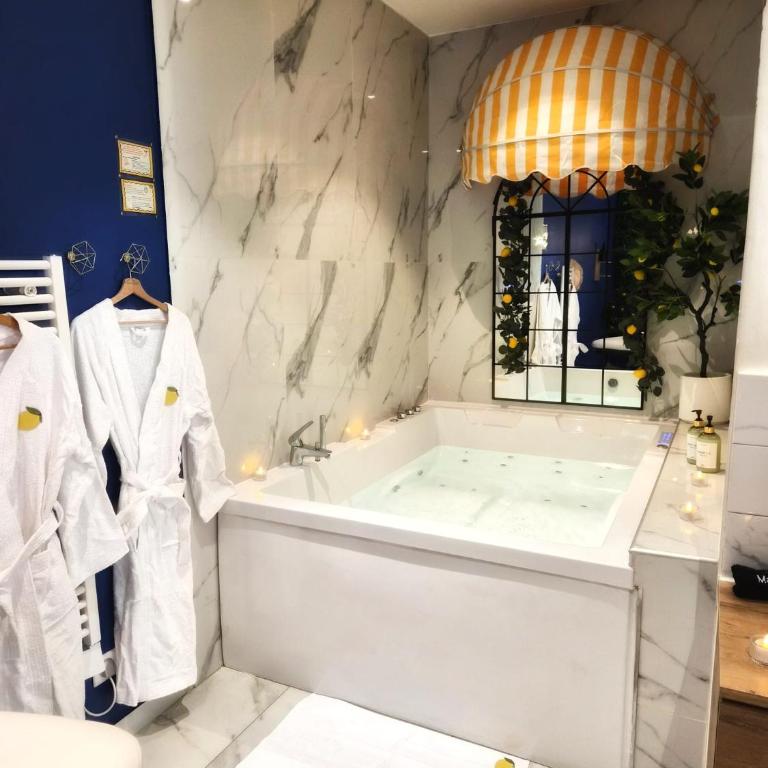 Ciao Bella Wellness Suite - Luxury Jacuzzi, Massage Table & AC in Central Nice - Appartement 1 Chambre - 26