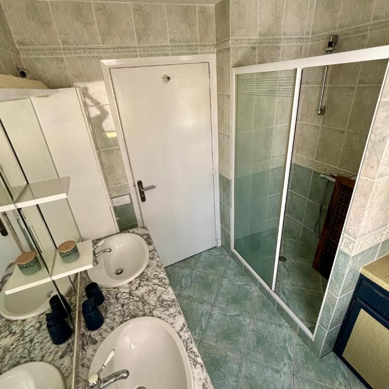 Apartment South terrace-Sea view -Jacuzzi- Beach - 4 guests - Appartamento con 2 Camere da Letto - 4