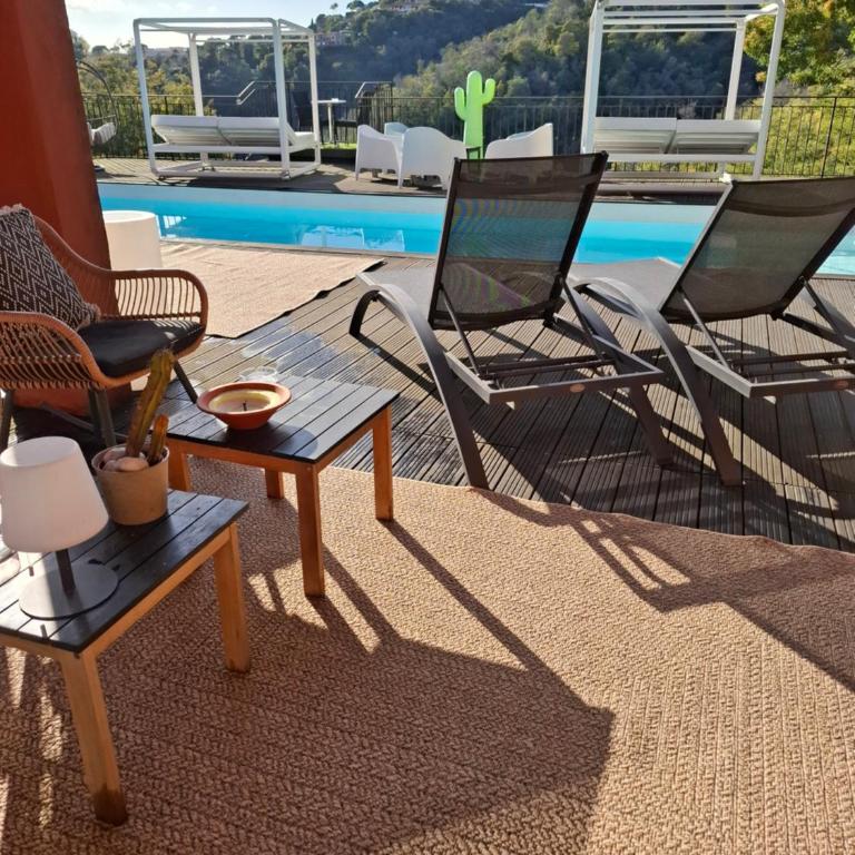 VILLA COLINA Cannes Mandelieu - Camera Matrimoniale con Vasca Idromassaggio - 3