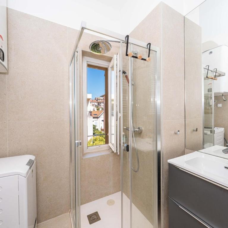 Top-Floor 2BR, 700m Palais, AC Free Parking - Apartment mit 2 Schlafzimmern - 3
