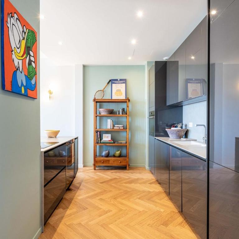Top-Floor 2BR, 700m Palais, AC Free Parking - Apartment mit 2 Schlafzimmern - 24