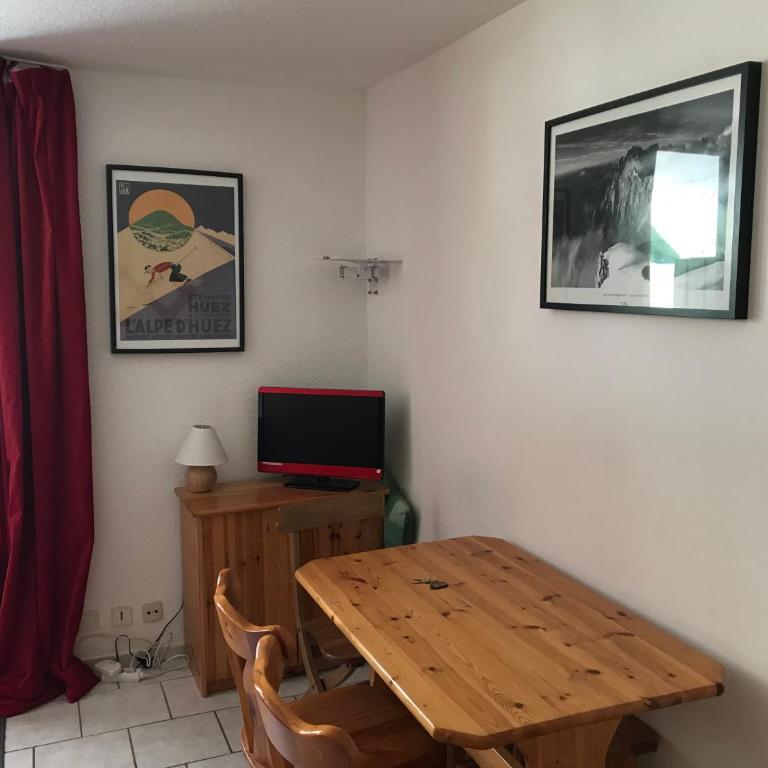 Cozy Alpine Ski Studio in Oz en Oisans - Appartement avec Vue sur la Montagne - 4