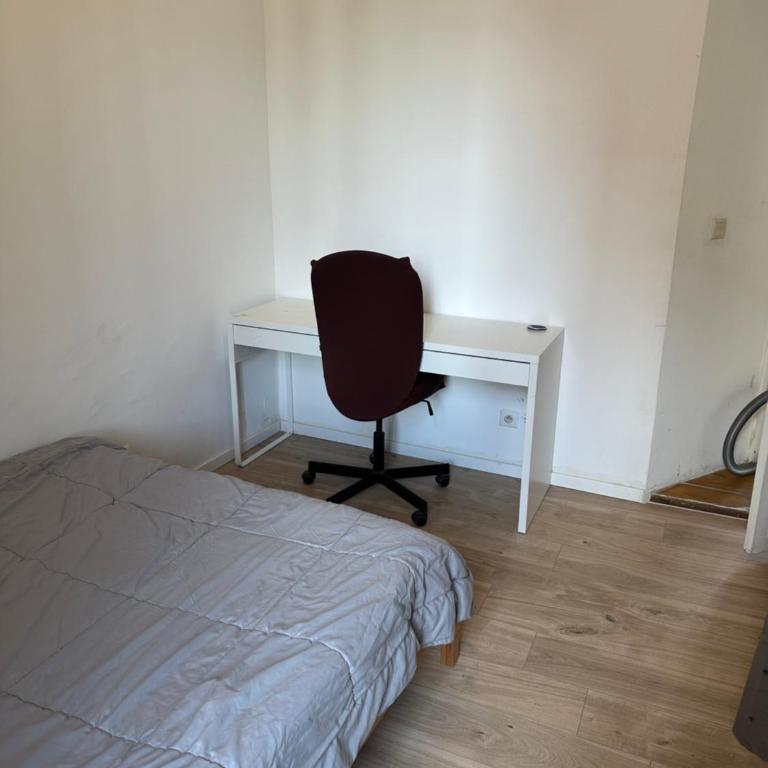 2 chambres et salon 6 mn Port à pieds - Appartement 2 Chambres - 13
