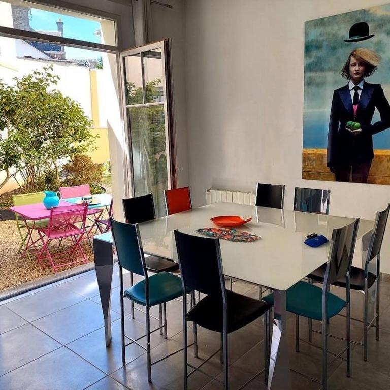 La Pause Bleue - Deluxe Two-Bedroom Apartment with Garden View - 3