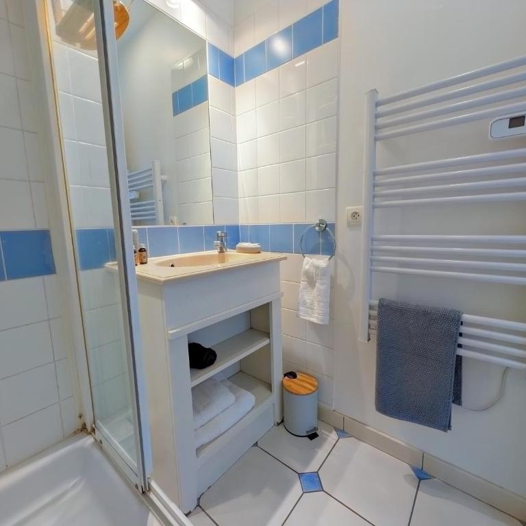 Vue sur la piscine & le golf avec balcon & Parking - Appartamento con 2 Camere da Letto e Balcone - 12