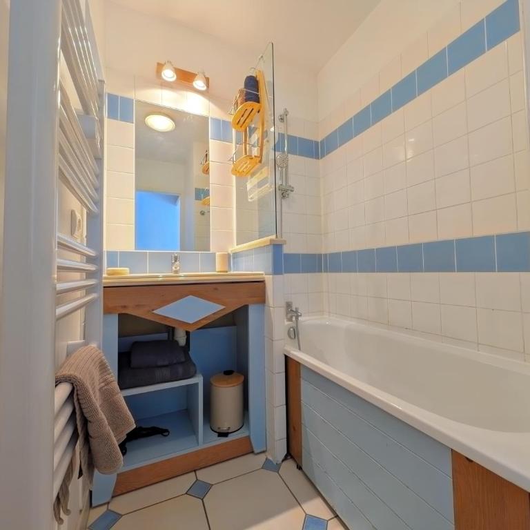 Vue sur la piscine & le golf avec balcon & Parking - Appartamento con 2 Camere da Letto e Balcone - 5