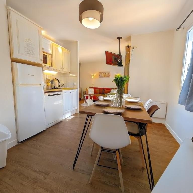 Vue sur la piscine & le golf avec balcon & Parking - Appartamento con 2 Camere da Letto e Balcone - 6