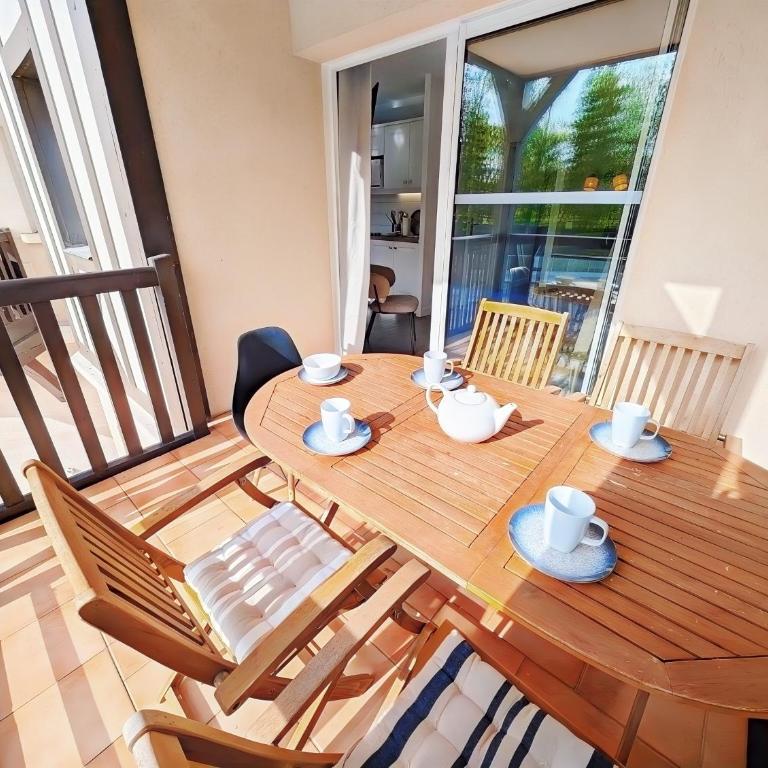 Vue sur la piscine & le golf avec balcon & Parking - Appartamento con 2 Camere da Letto e Balcone - 22